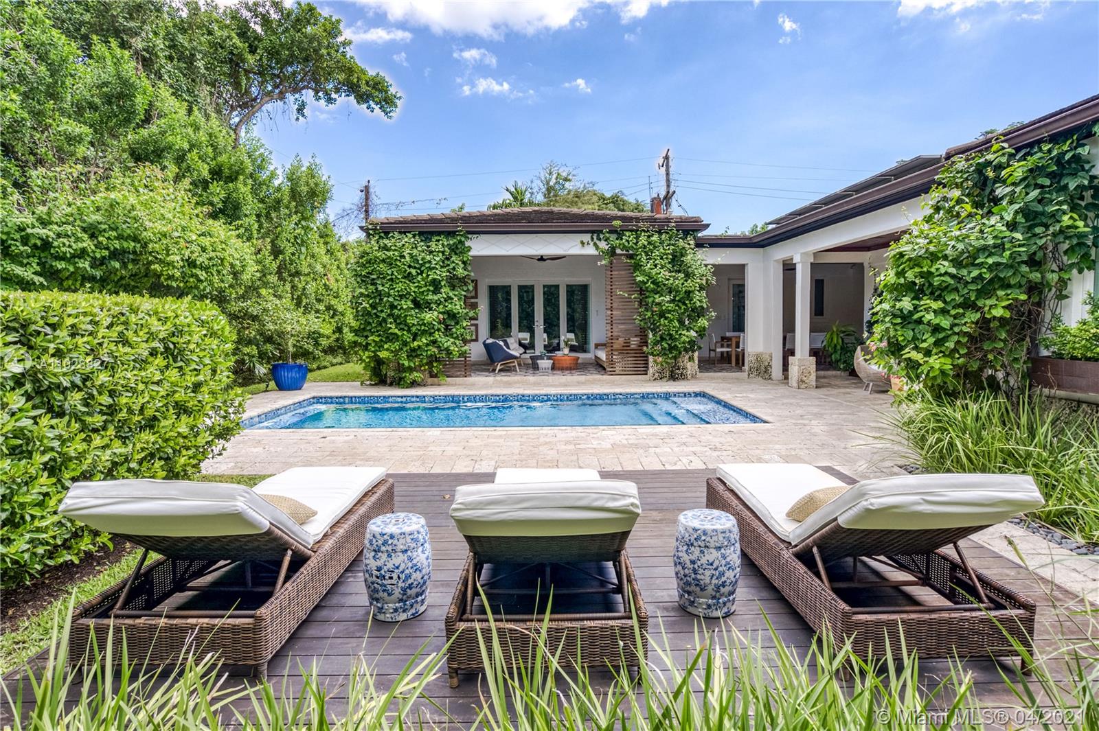 907 Jeronimo Dr Coral Gables, FL 33146