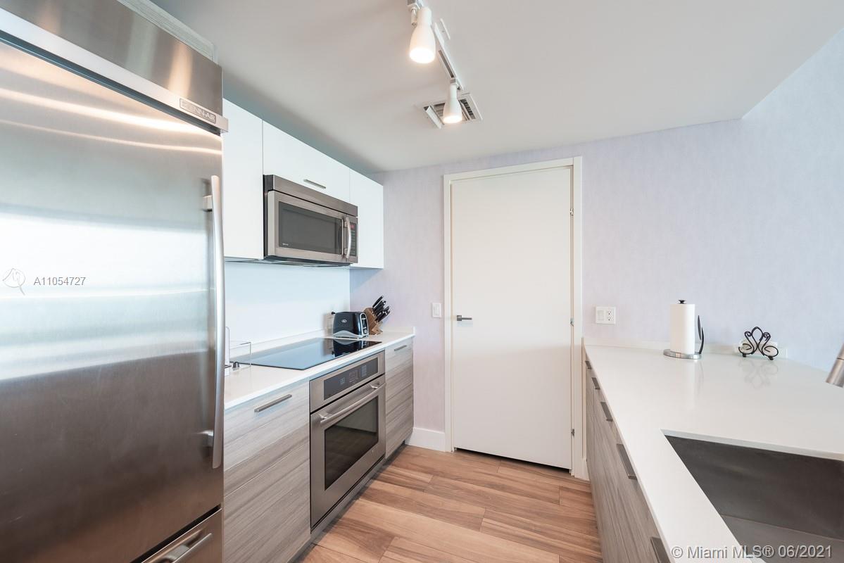 1300 Brickell Bay Dr #3205,Miami, FL 33131