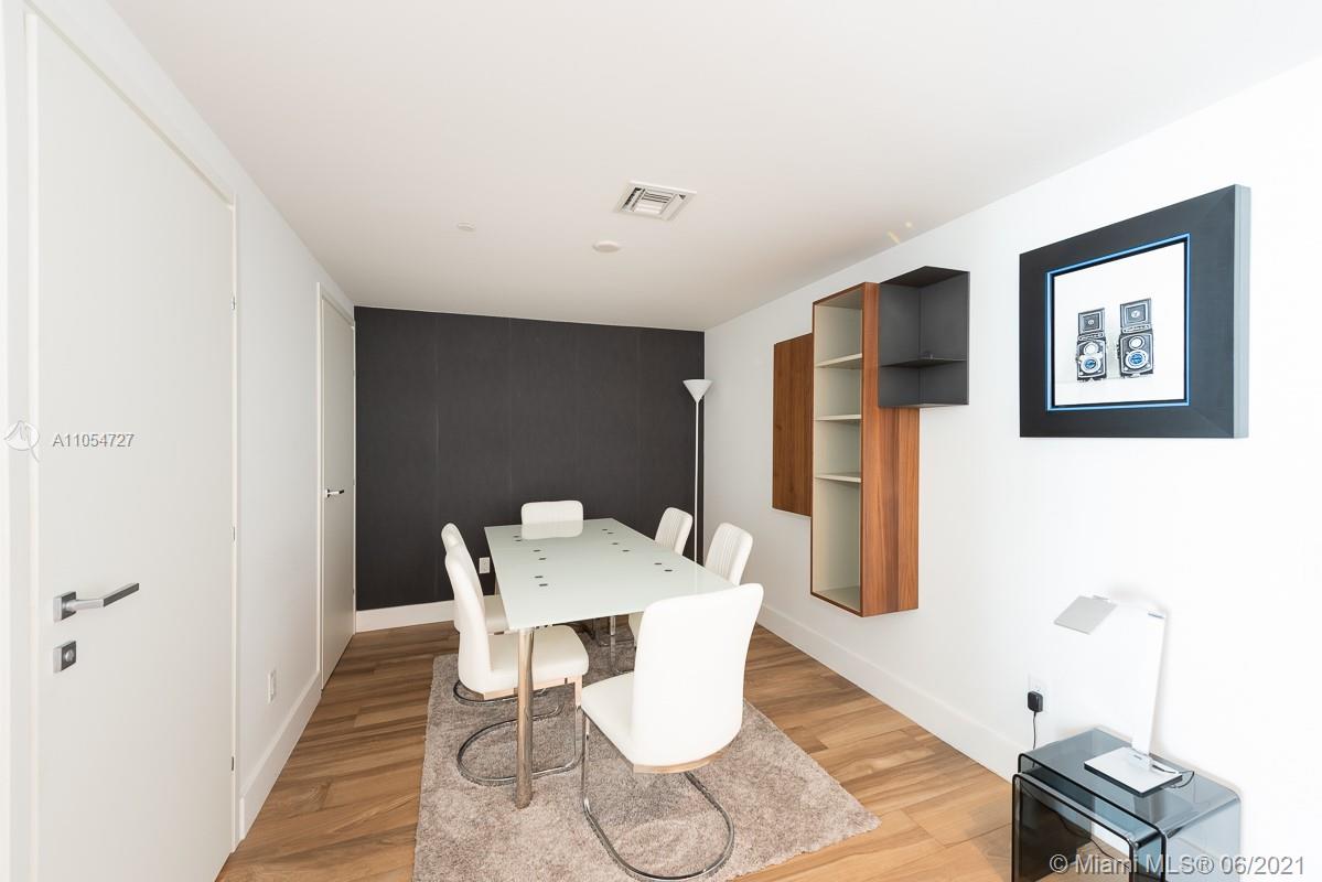 1300 Brickell Bay Dr #3205,Miami, FL 33131