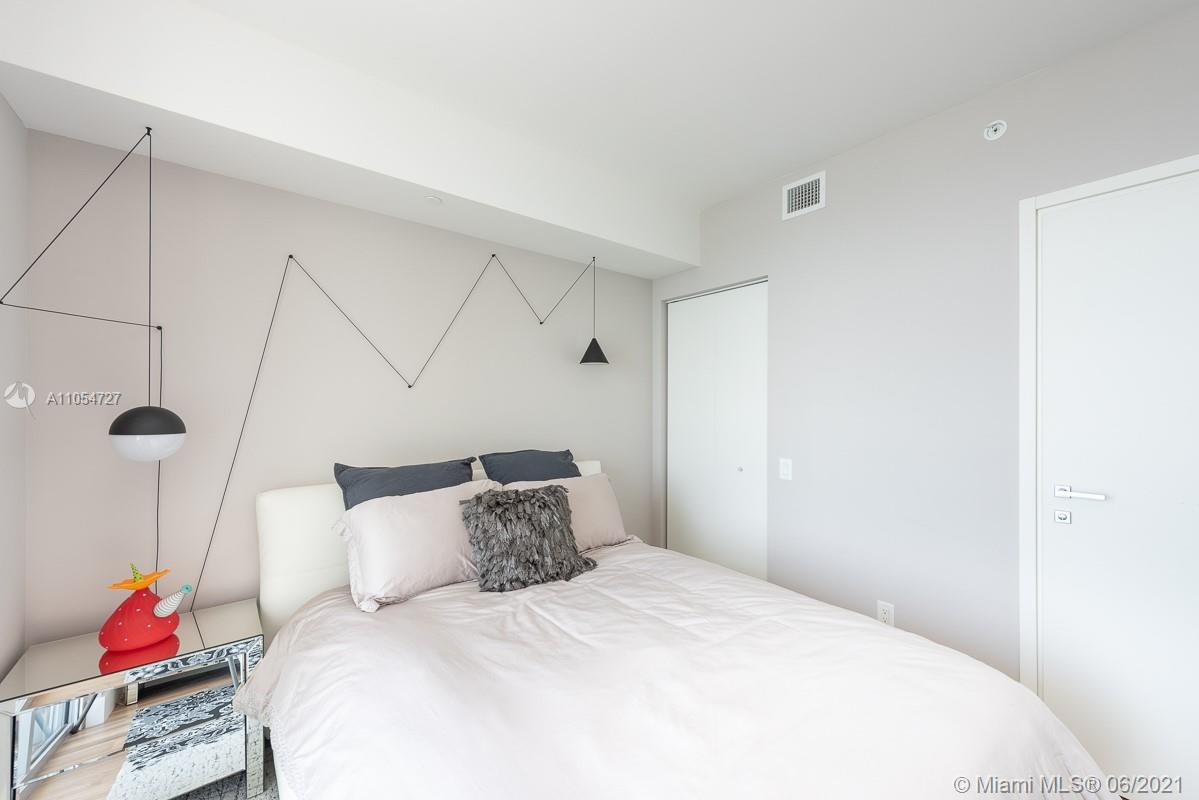 1300 Brickell Bay Dr #3205,Miami, FL 33131