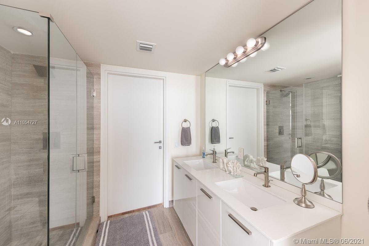 1300 Brickell Bay Dr #3205,Miami, FL 33131