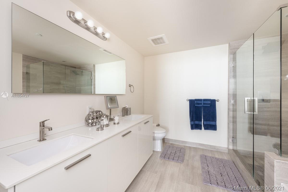 1300 Brickell Bay Dr #3205,Miami, FL 33131