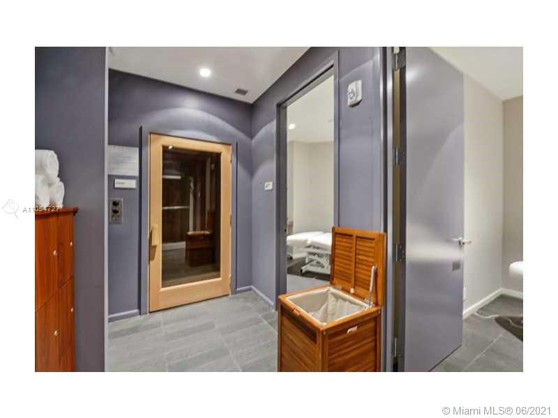 1300 Brickell Bay Dr #3205,Miami, FL 33131