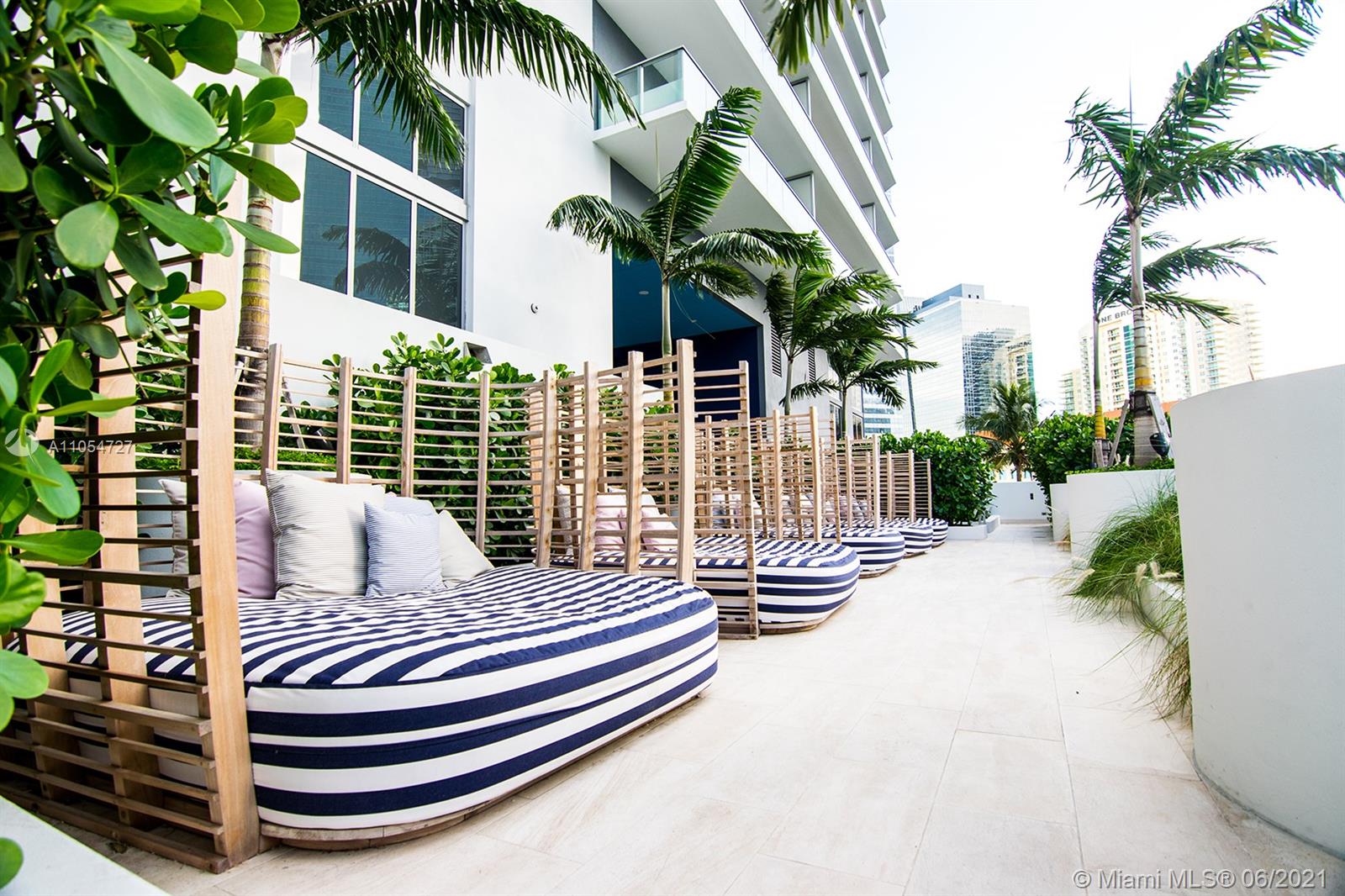 1300 Brickell Bay Dr #3205,Miami, FL 33131