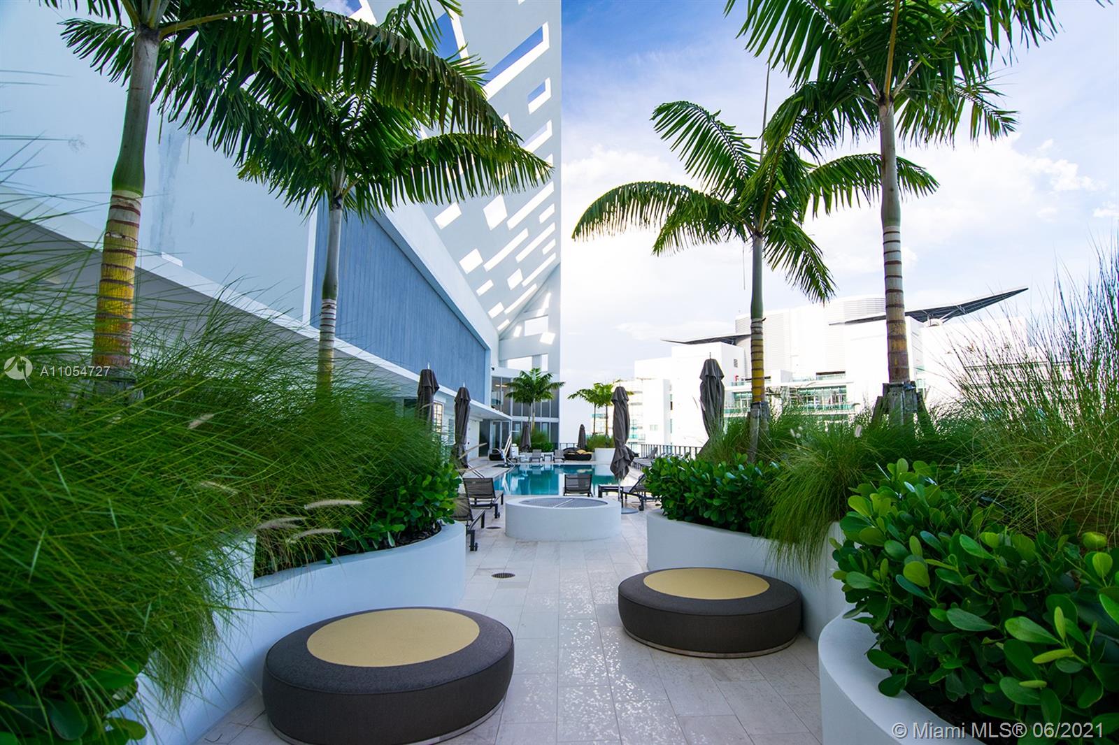 1300 Brickell Bay Dr #3205,Miami, FL 33131