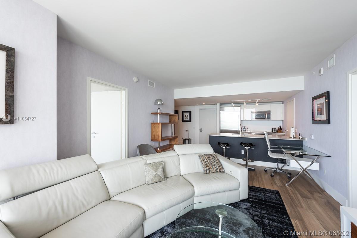 1300 Brickell Bay Dr #3205,Miami, FL 33131
