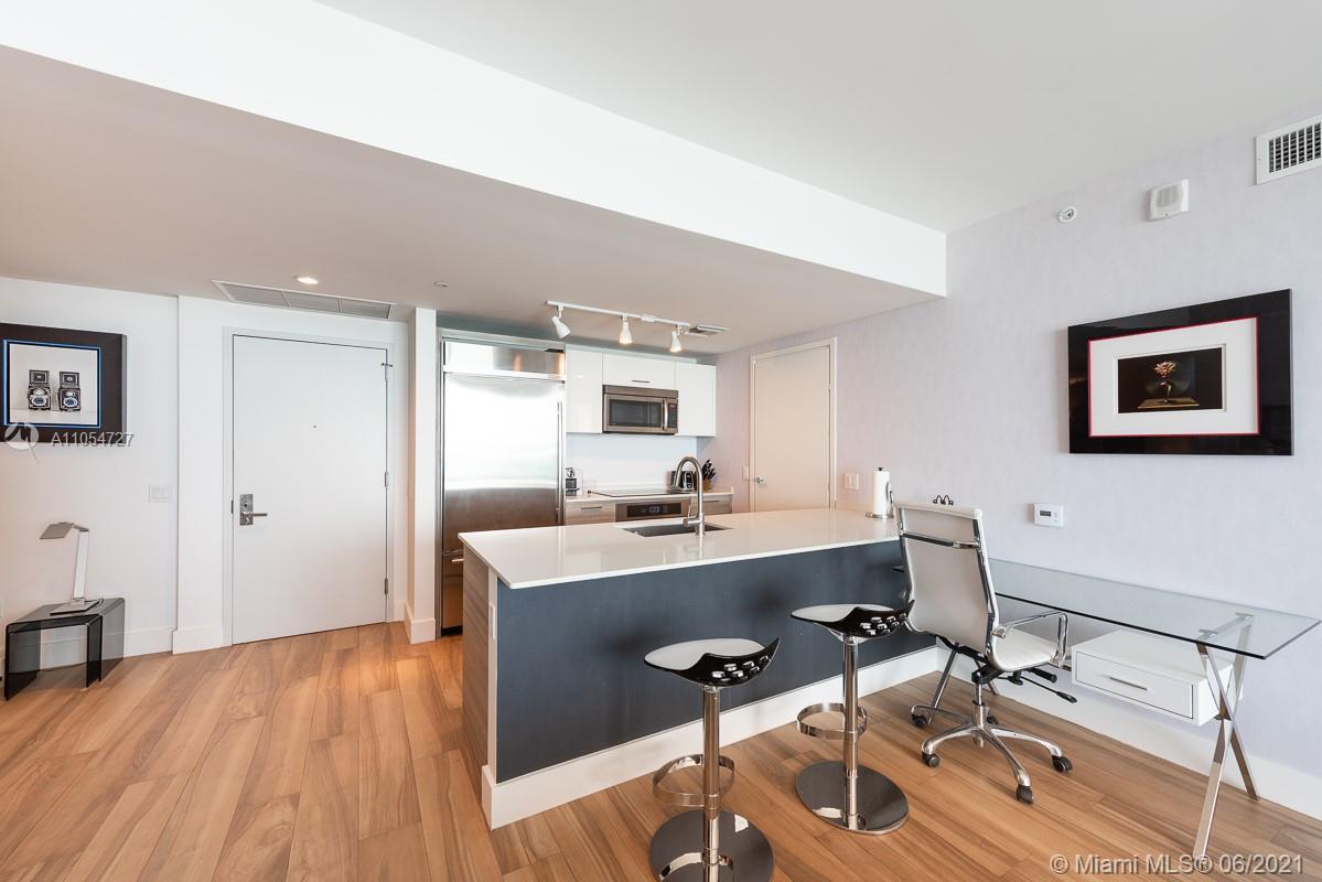 1300 Brickell Bay Dr #3205,Miami, FL 33131