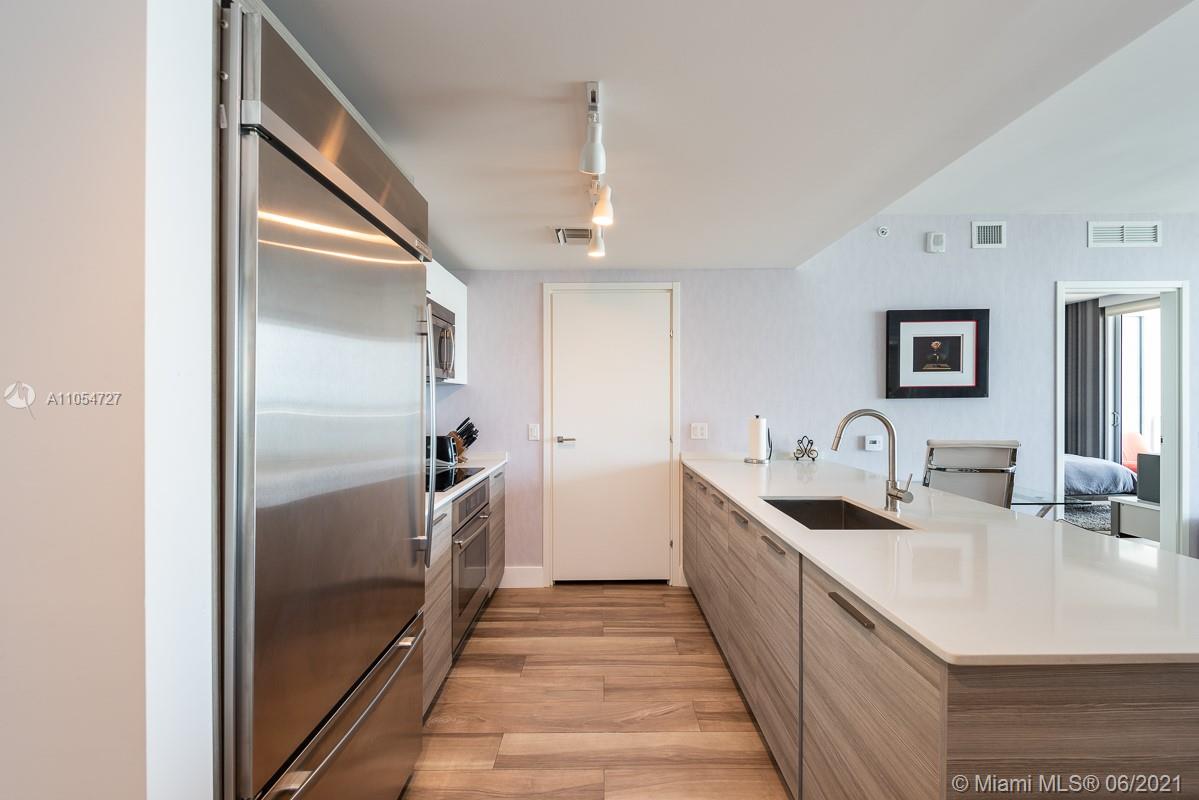 1300 Brickell Bay Dr #3205,Miami, FL 33131