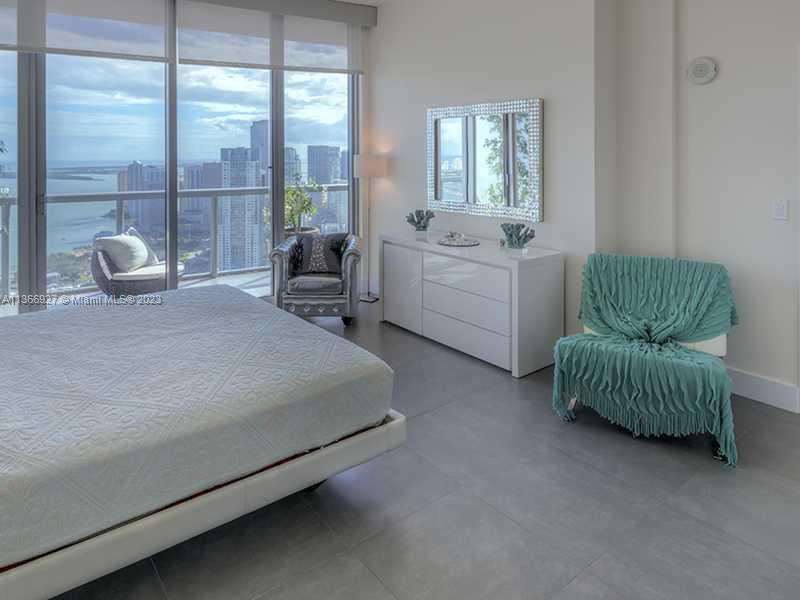 888 Biscayne Bl #5302 Miami, FL 33132