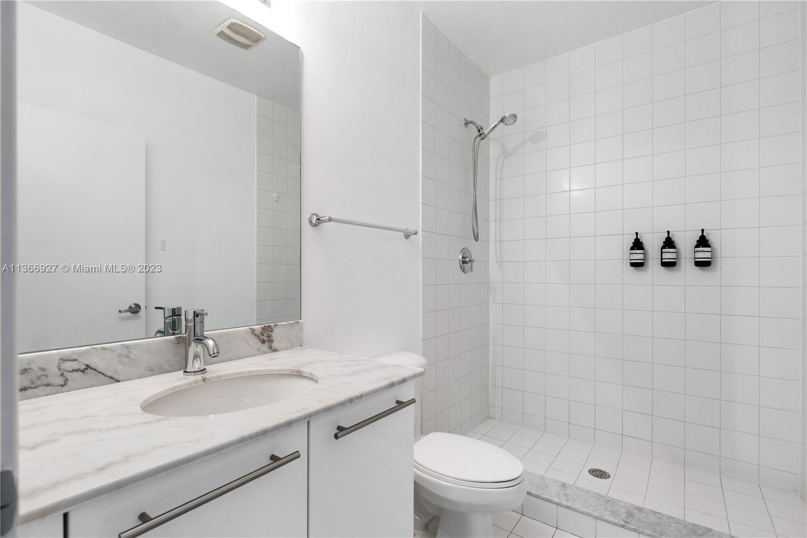 888 Biscayne Bl #5302 Miami, FL 33132