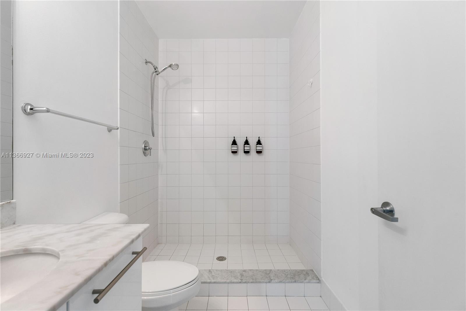 888 Biscayne Bl #5302 Miami, FL 33132