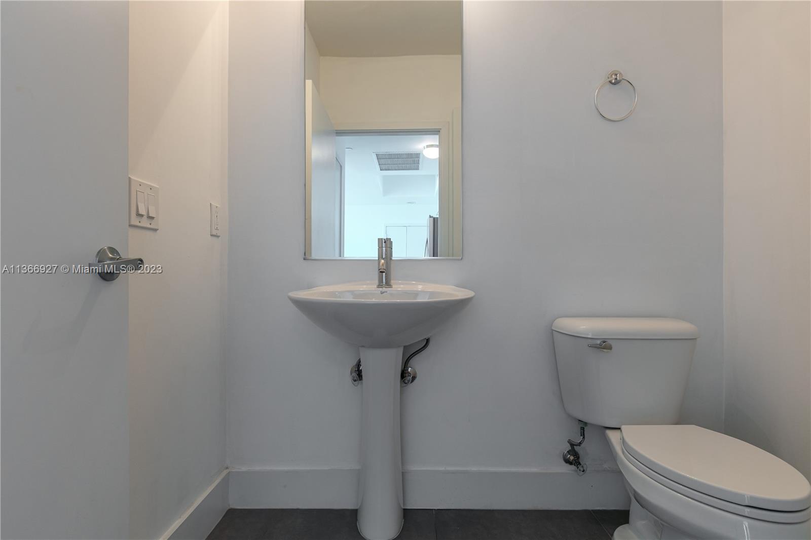 888 Biscayne Bl #5302 Miami, FL 33132