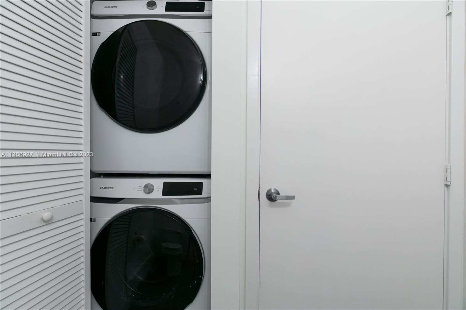 888 Biscayne Bl #5302 Miami, FL 33132