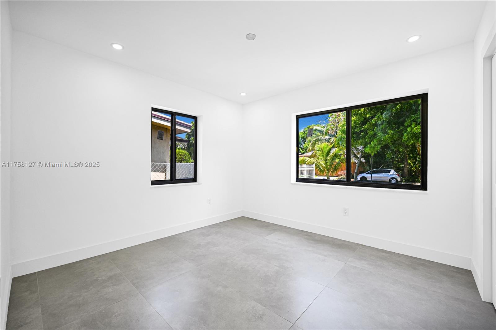 2261 SW 26th St Miami, FL 33133