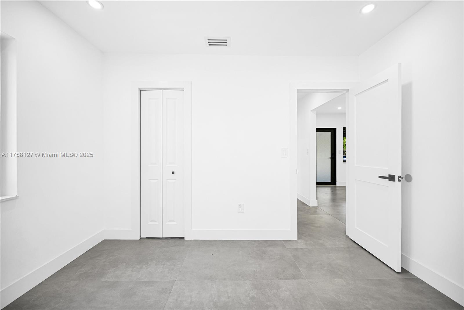 2261 SW 26th St Miami, FL 33133