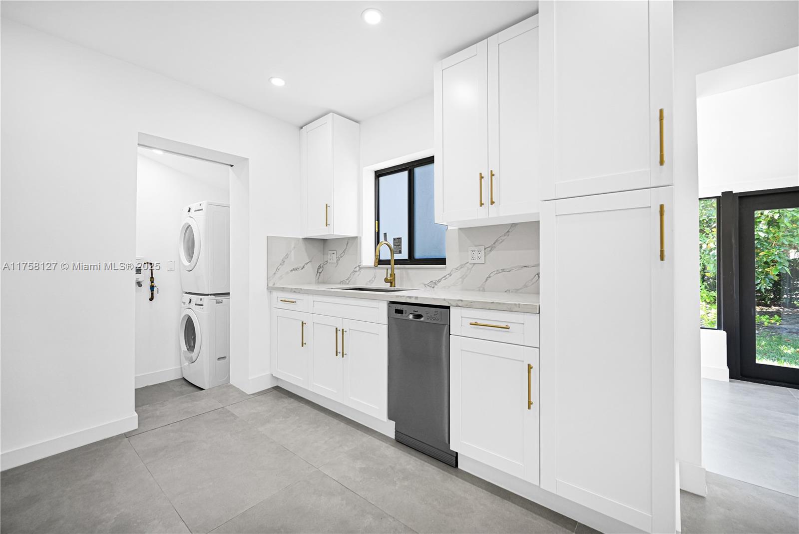 2261 SW 26th St Miami, FL 33133