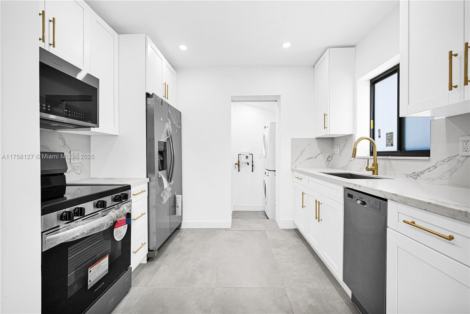 2261 SW 26th St Miami, FL 33133