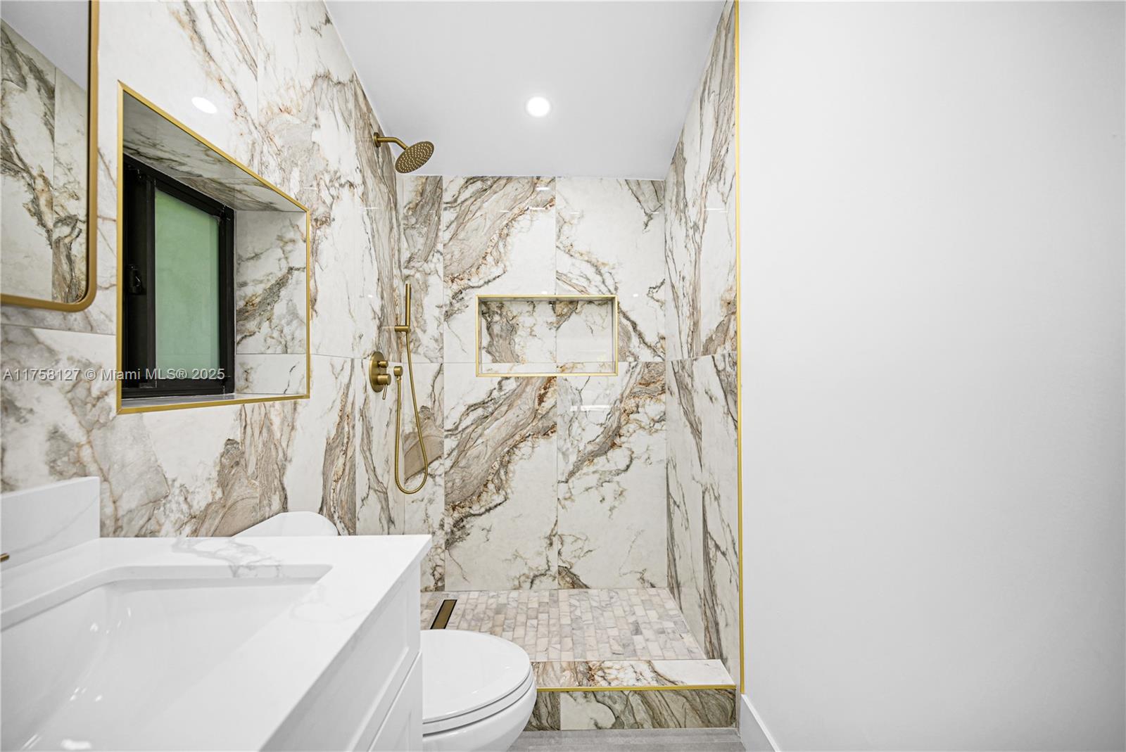 2261 SW 26th St Miami, FL 33133