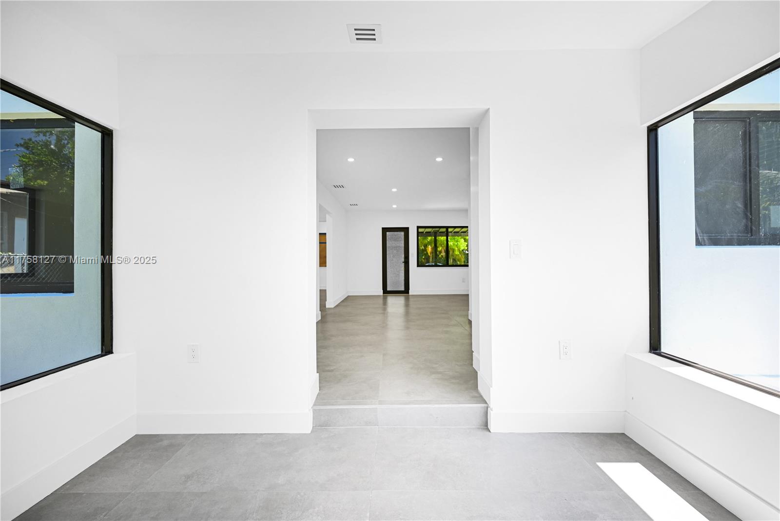 2261 SW 26th St Miami, FL 33133