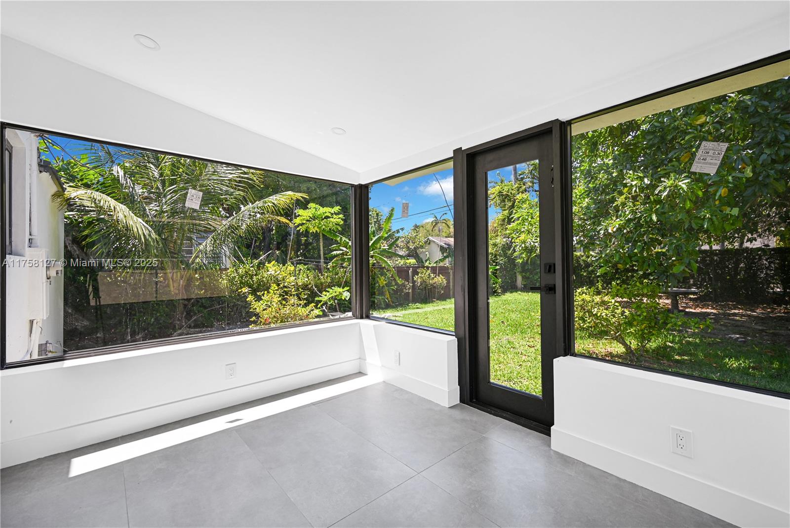 2261 SW 26th St Miami, FL 33133