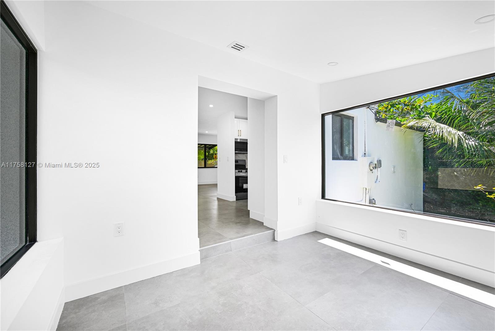 2261 SW 26th St Miami, FL 33133