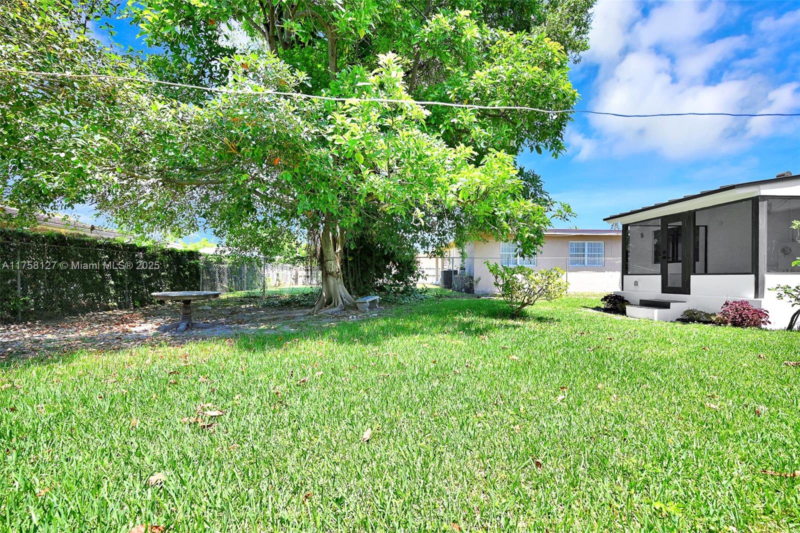2261 SW 26th St Miami, FL 33133