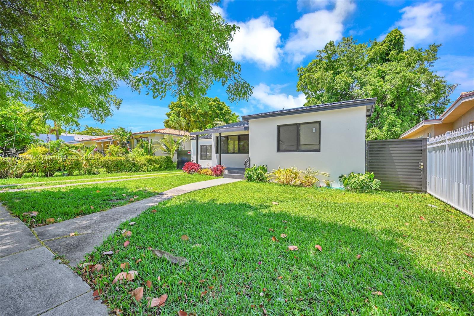 2261 SW 26th St Miami, FL 33133