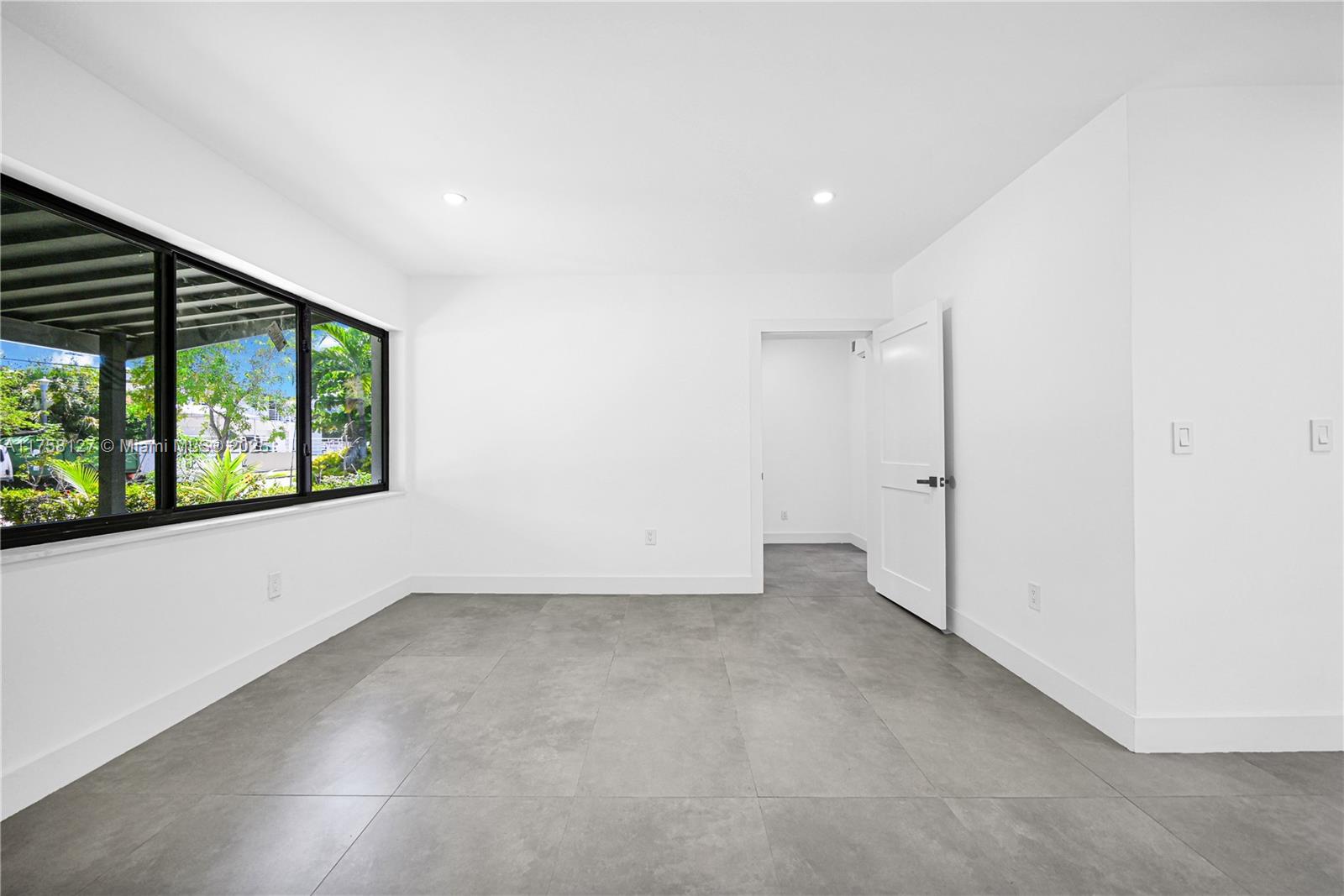 2261 SW 26th St Miami, FL 33133