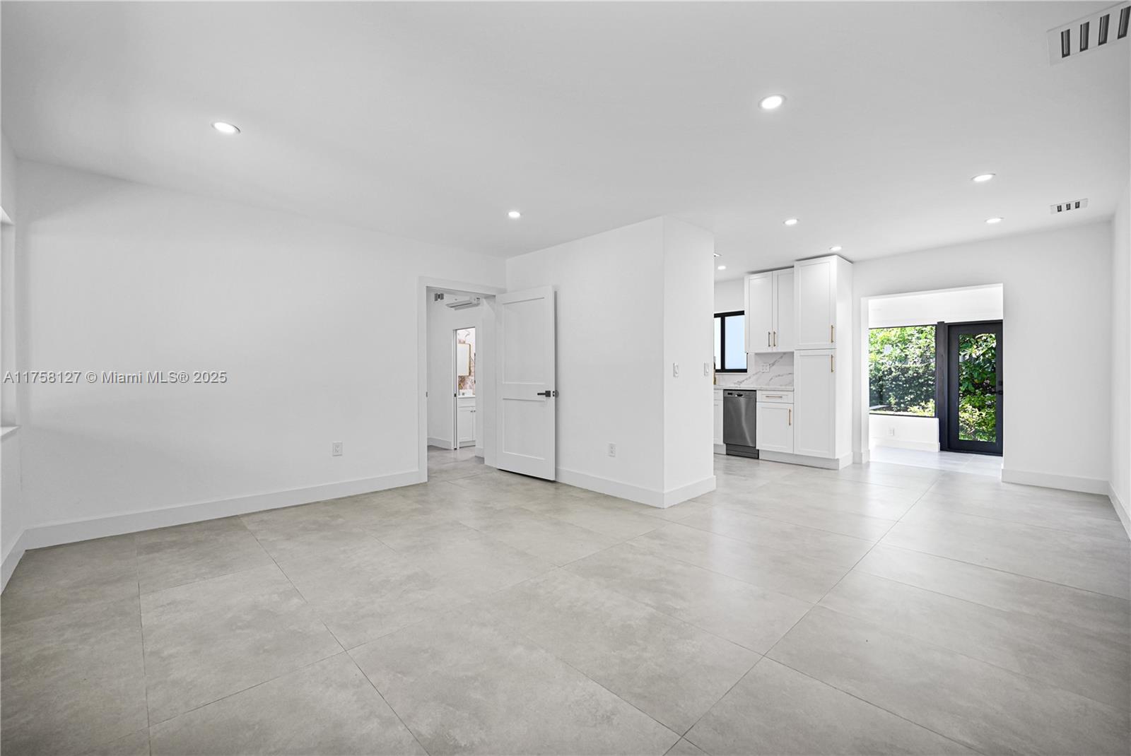 2261 SW 26th St Miami, FL 33133