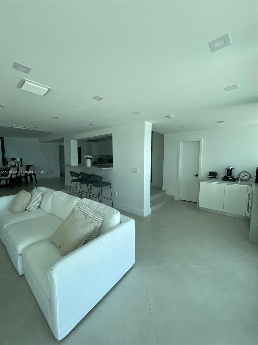 7720 Miami Vw North Bay Village, FL 33142