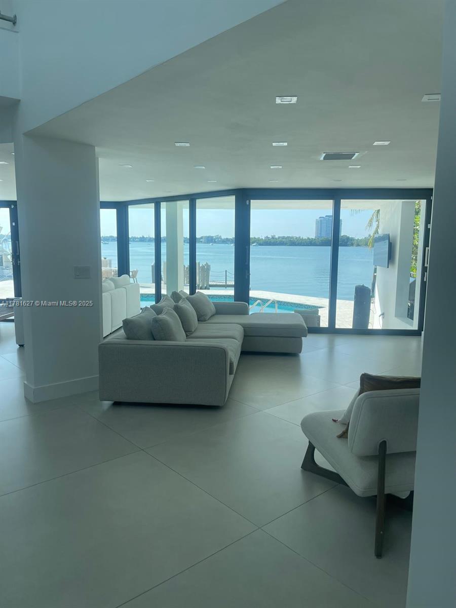 7720 Miami Vw North Bay Village, FL 33142