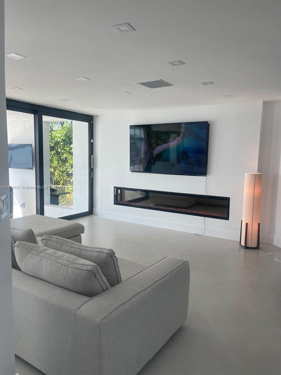 7720 Miami Vw North Bay Village, FL 33142