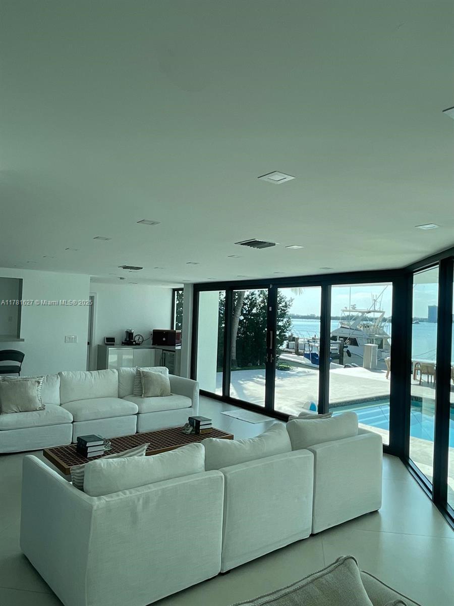 7720 Miami Vw North Bay Village, FL 33142