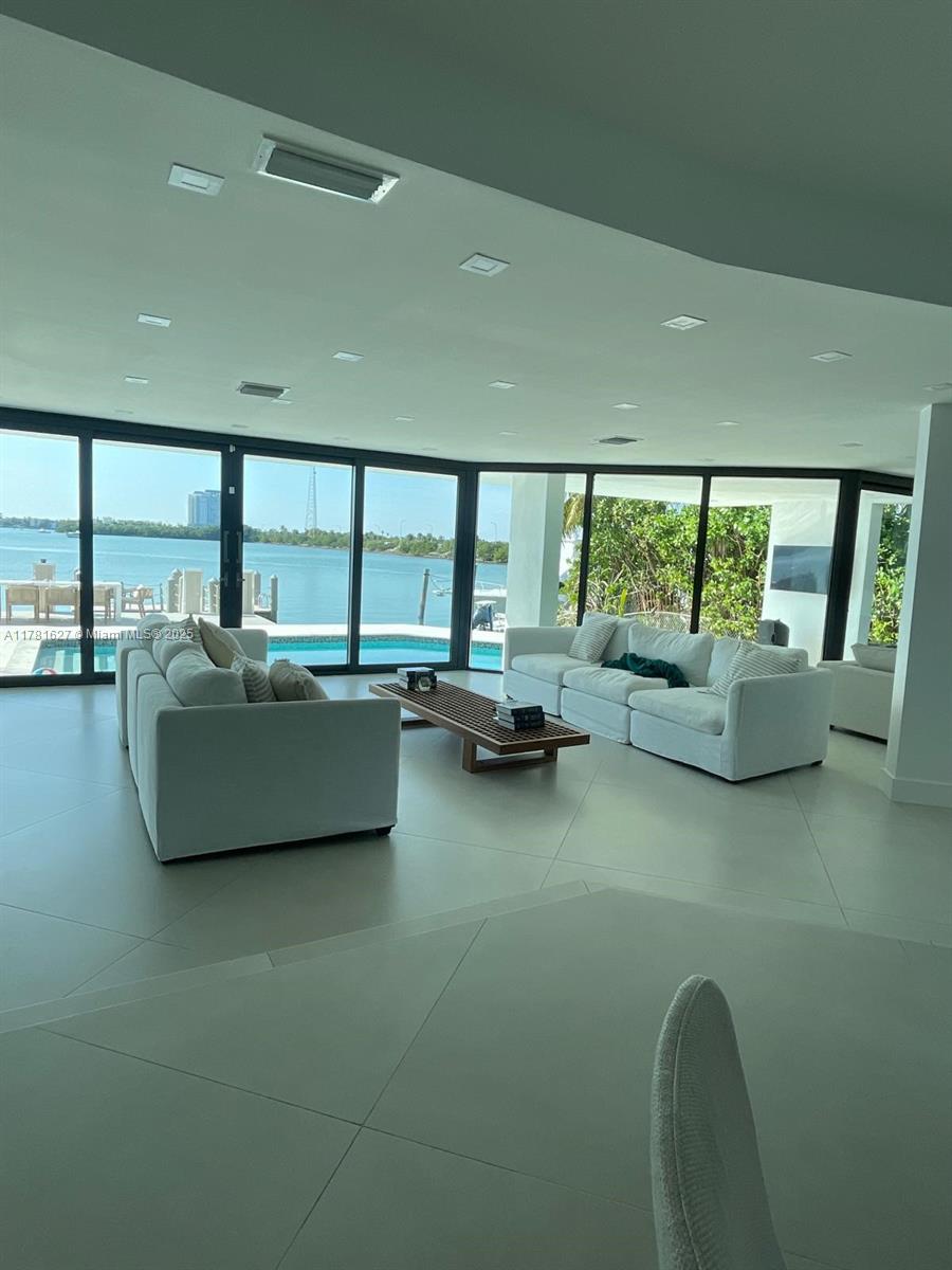 7720 Miami Vw North Bay Village, FL 33142