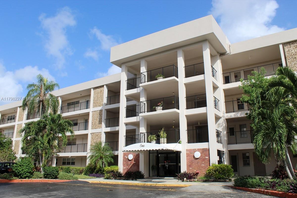 2900 N Palm Aire Dr #108