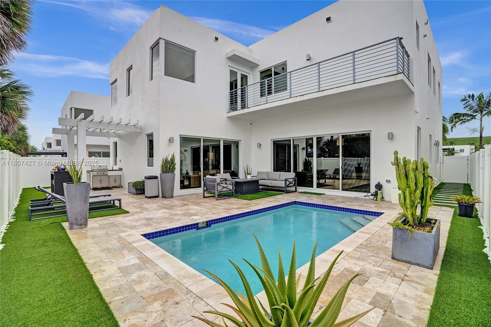 9995 NW 75th St Doral, FL 33178