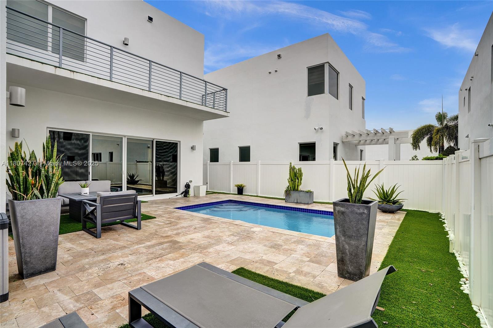 9995 NW 75th St Doral, FL 33178