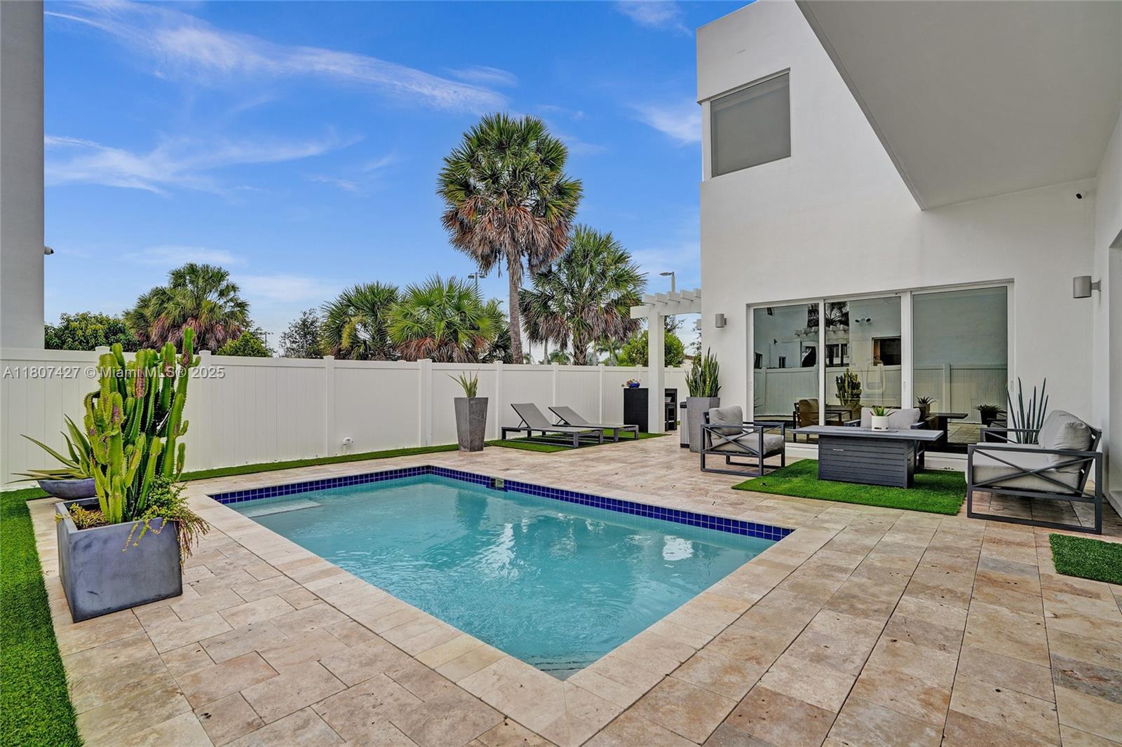 9995 NW 75th St Doral, FL 33178