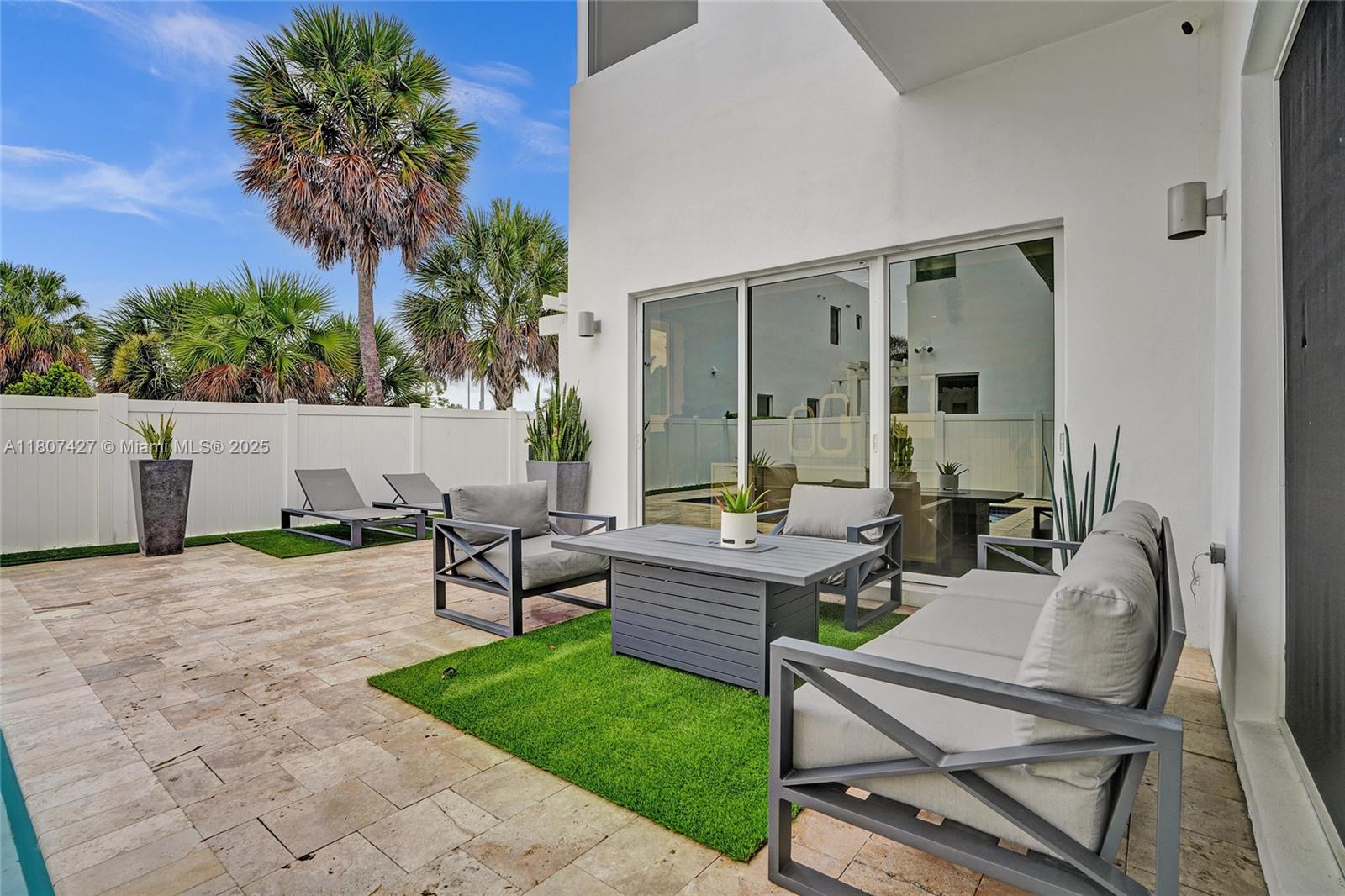 9995 NW 75th St Doral, FL 33178