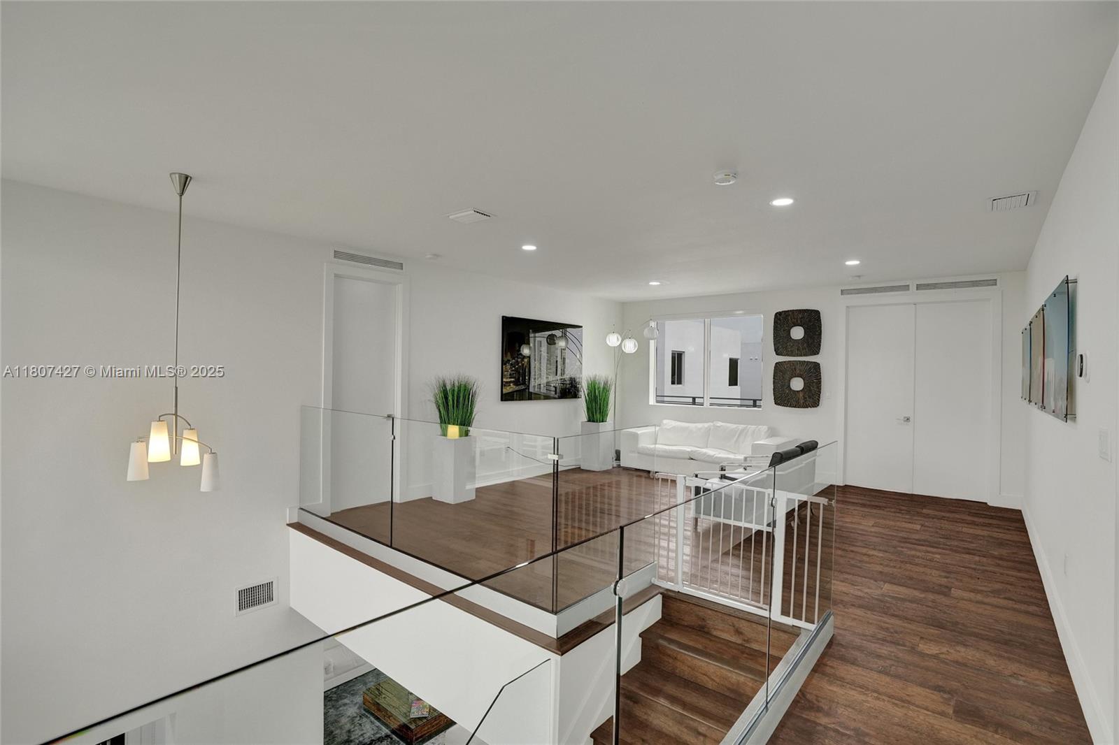 9995 NW 75th St Doral, FL 33178