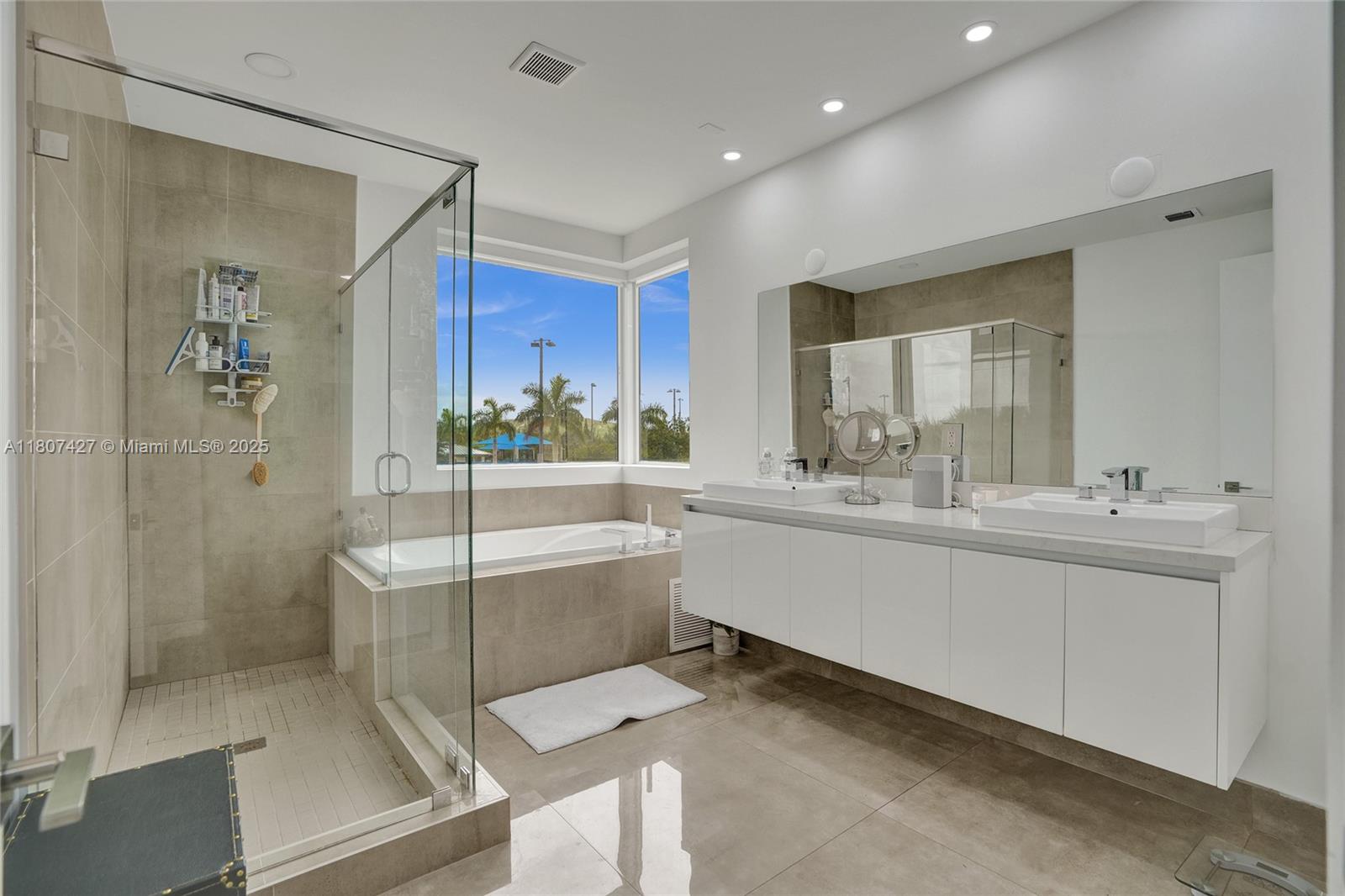 9995 NW 75th St Doral, FL 33178