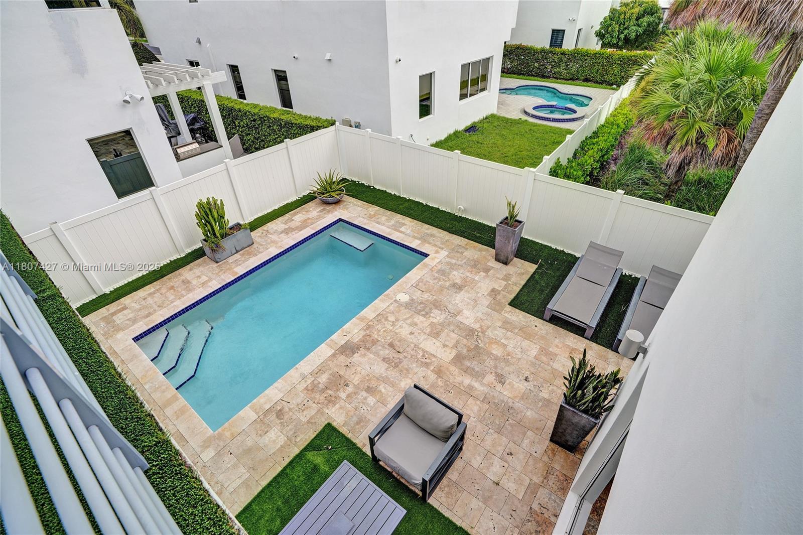 9995 NW 75th St Doral, FL 33178