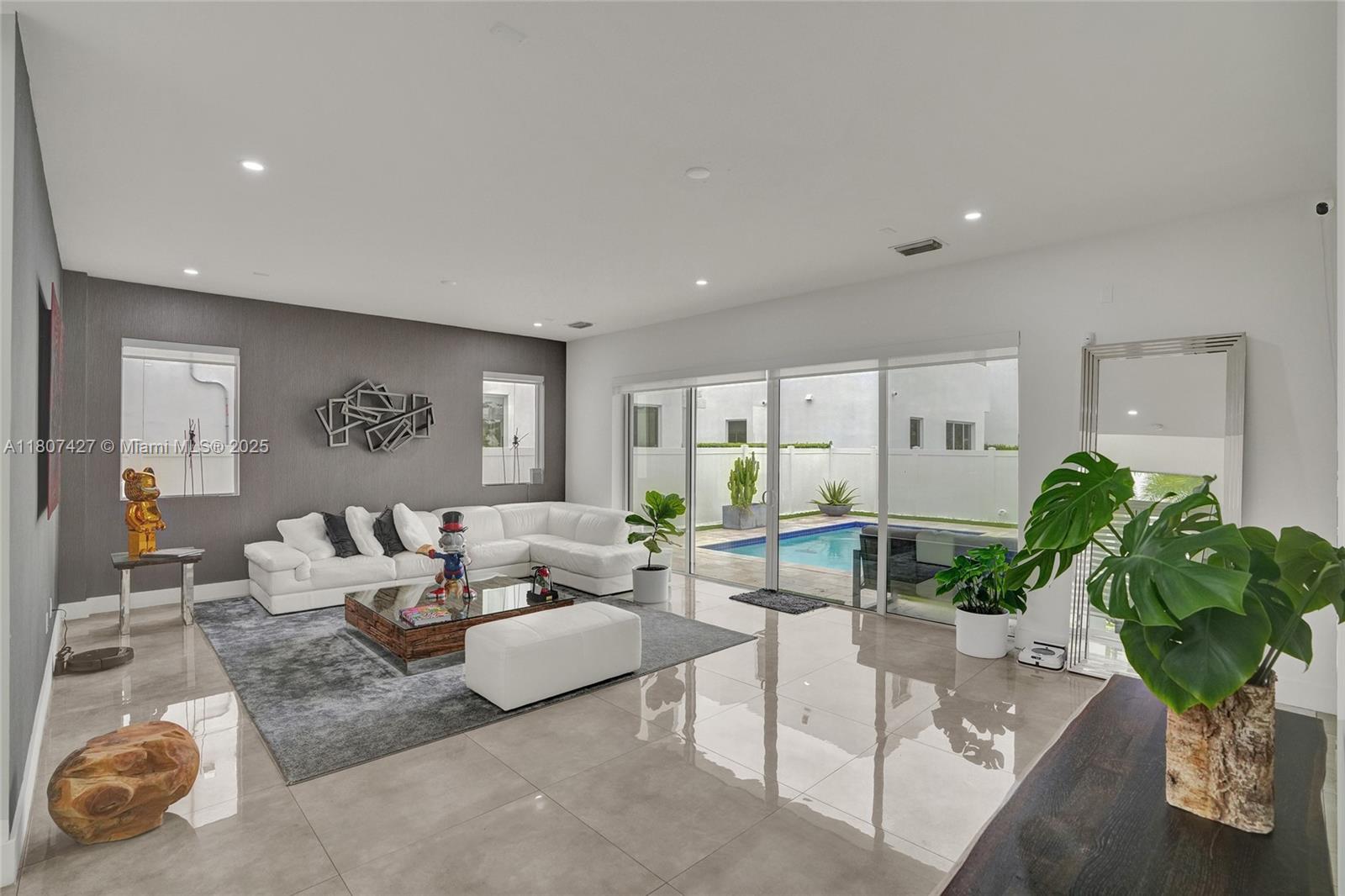 9995 NW 75th St Doral, FL 33178