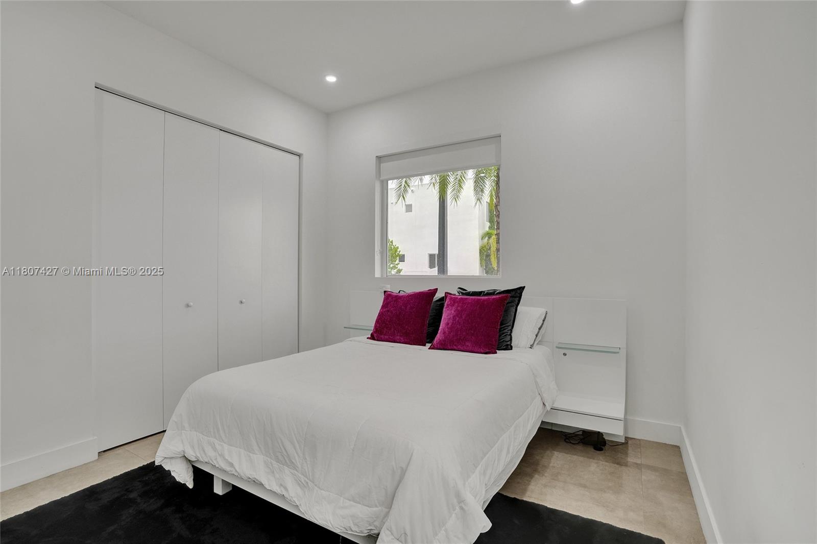 9995 NW 75th St Doral, FL 33178