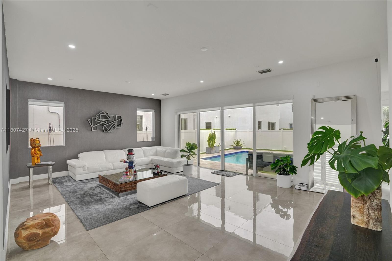 9995 NW 75th St Doral, FL 33178