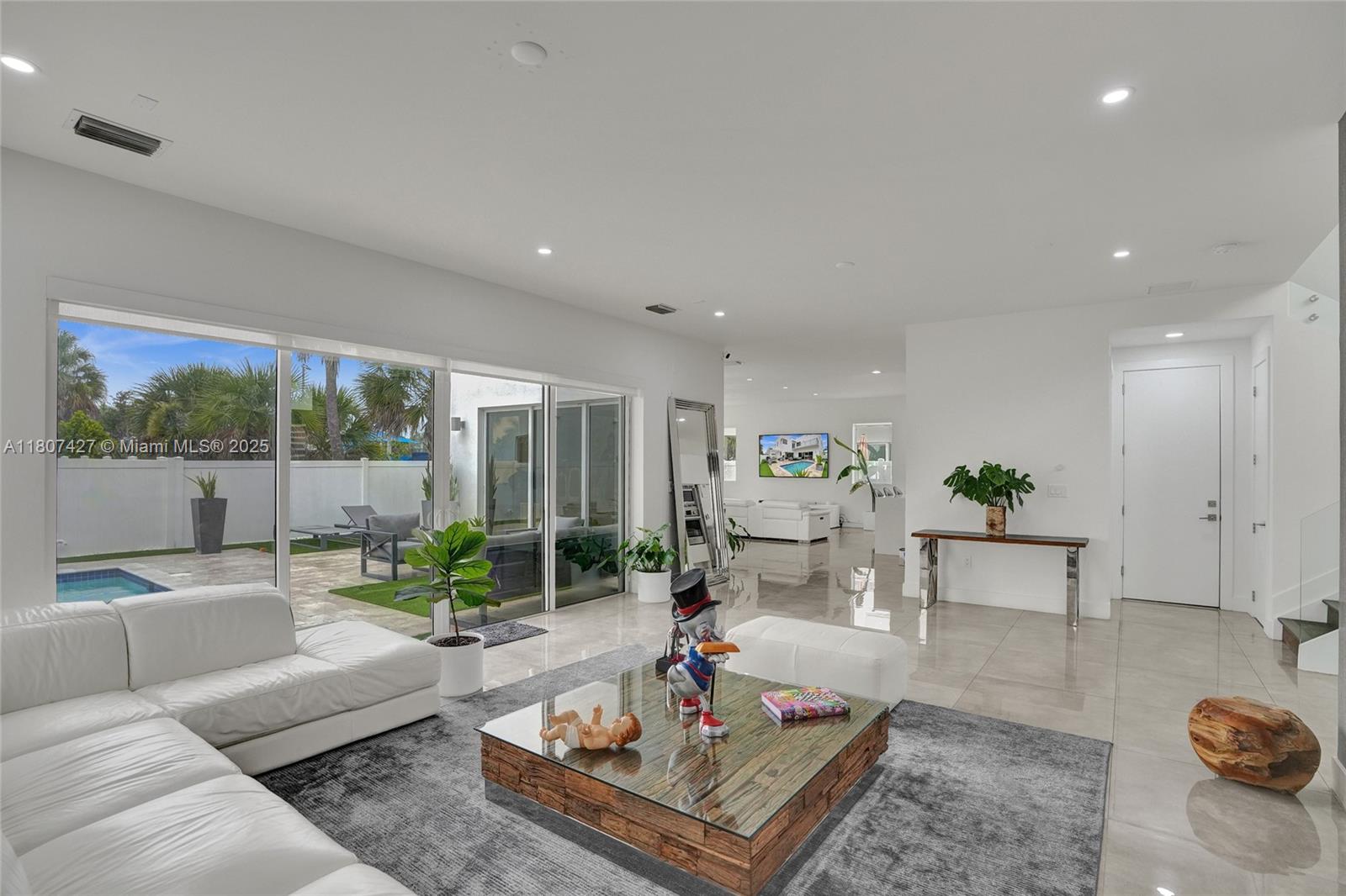 9995 NW 75th St Doral, FL 33178