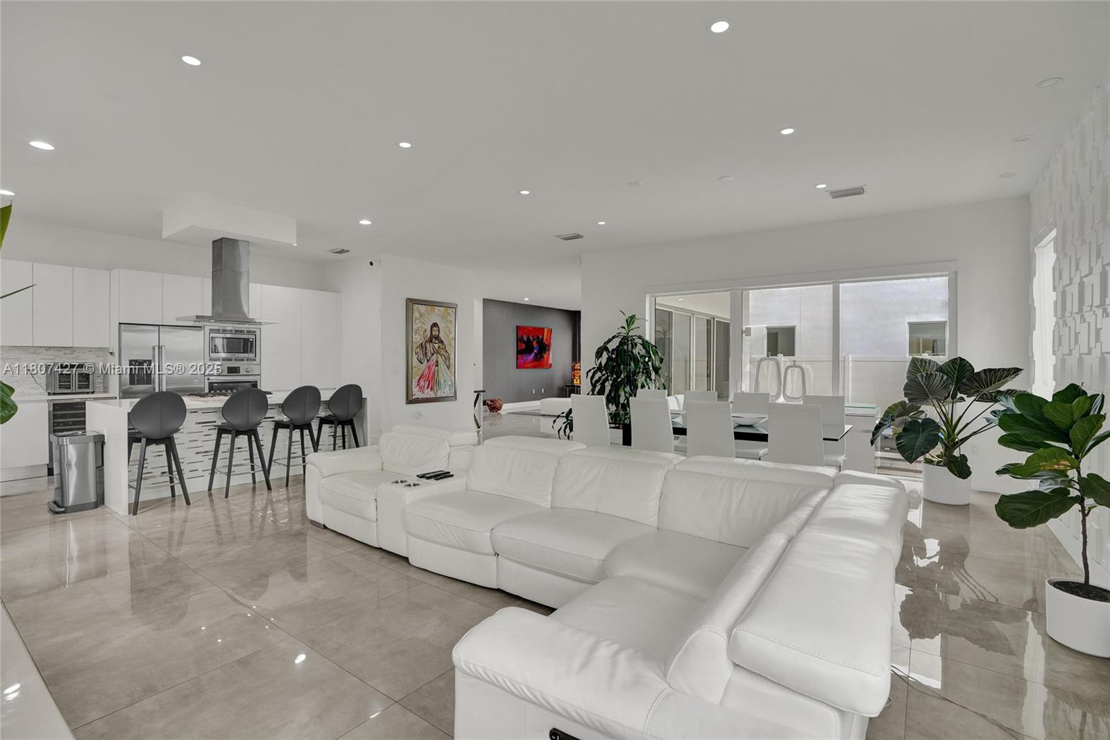 9995 NW 75th St Doral, FL 33178