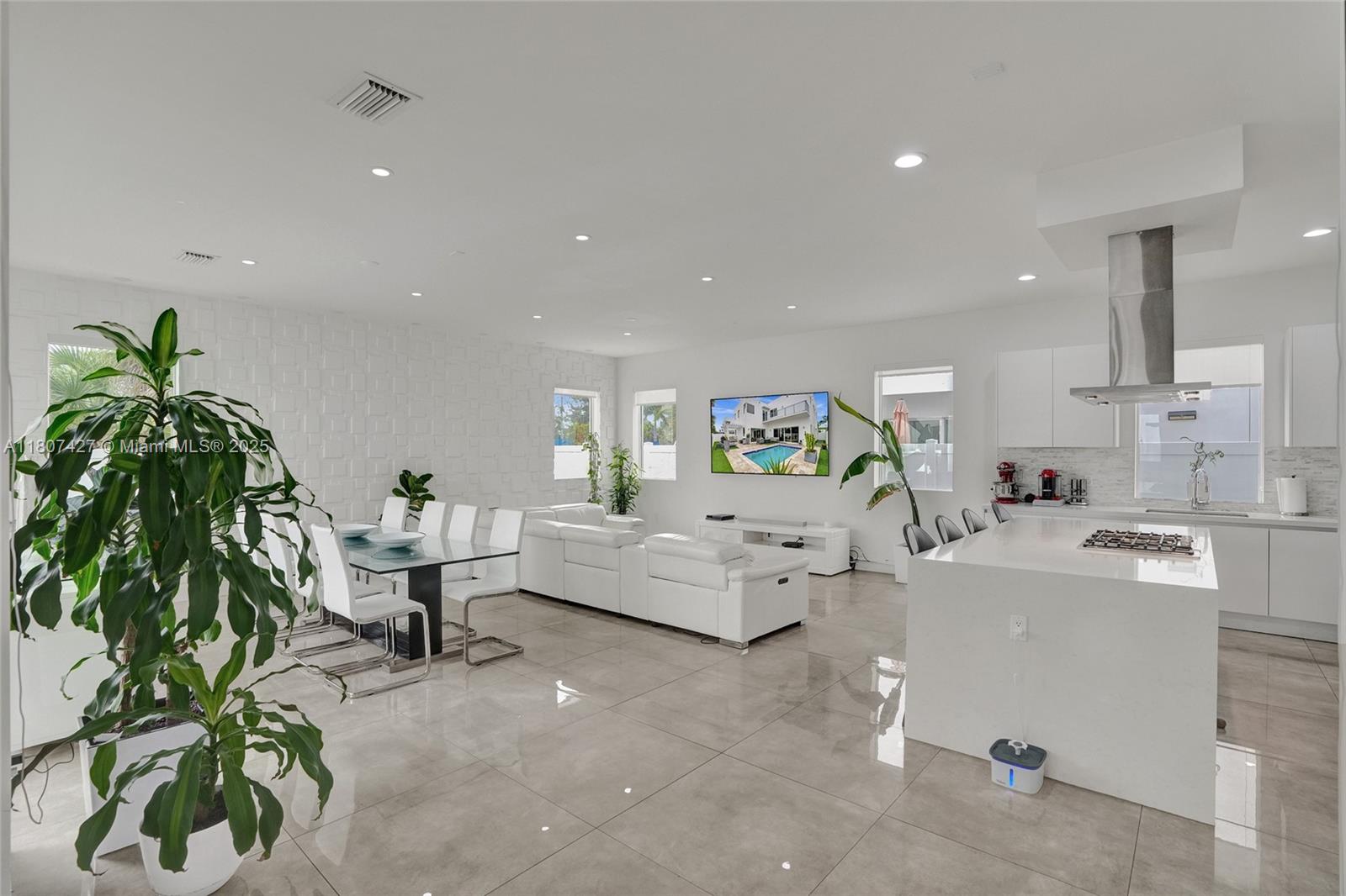 9995 NW 75th St Doral, FL 33178