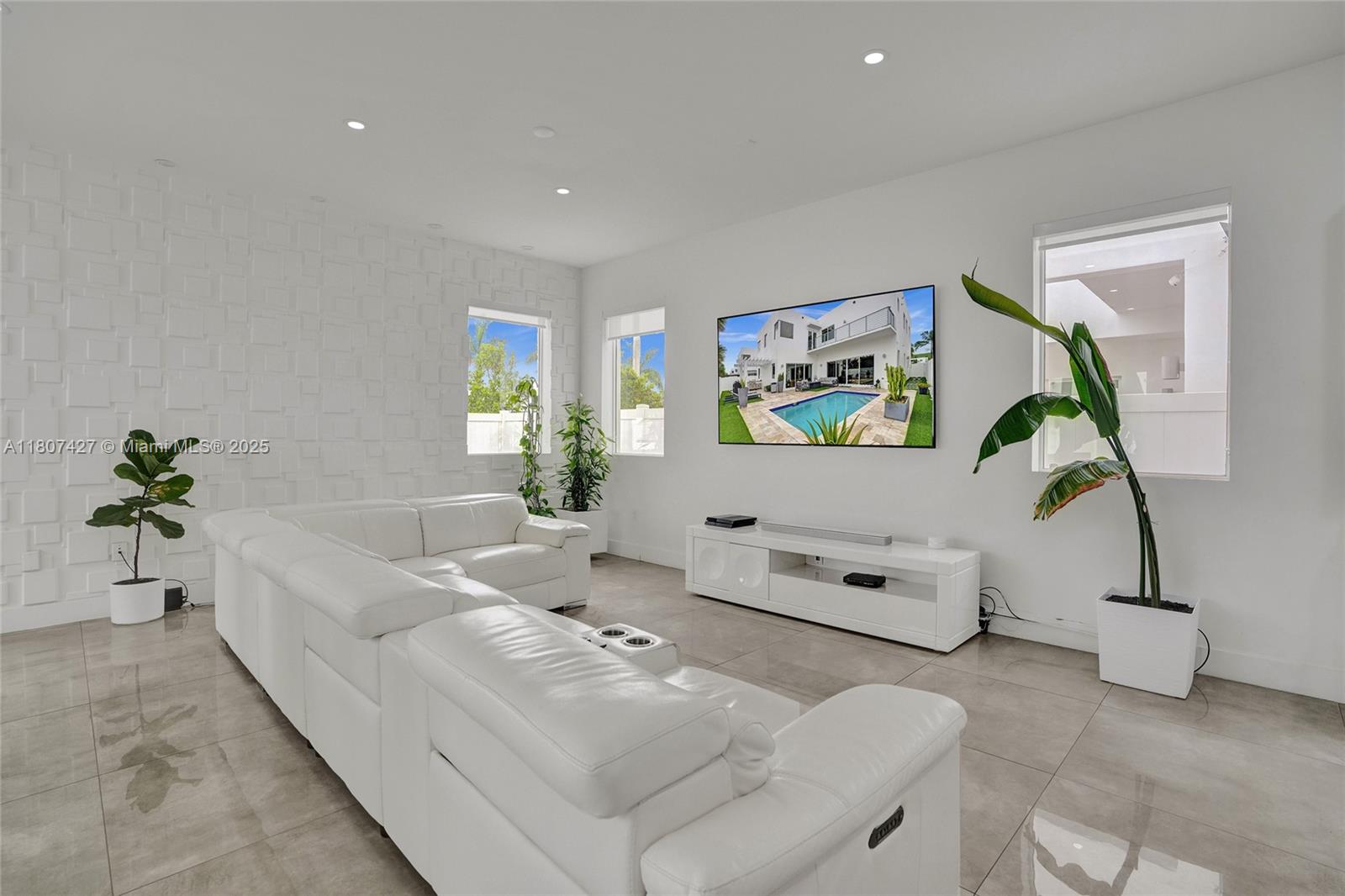 9995 NW 75th St Doral, FL 33178