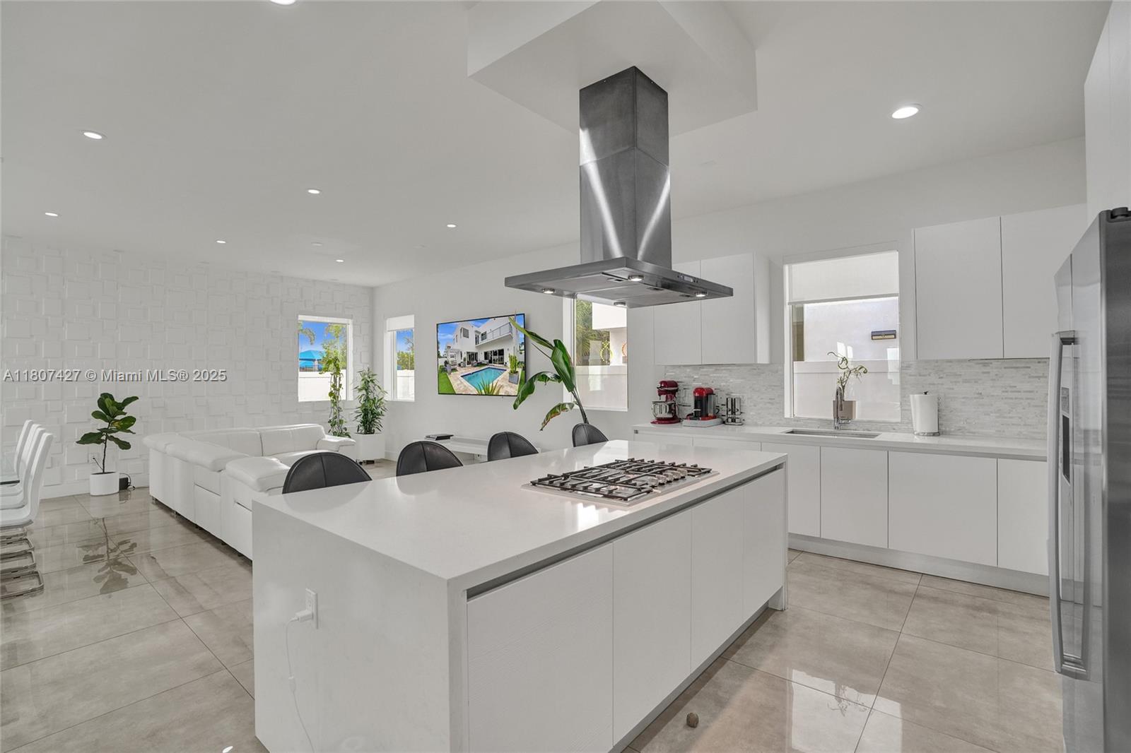 9995 NW 75th St Doral, FL 33178